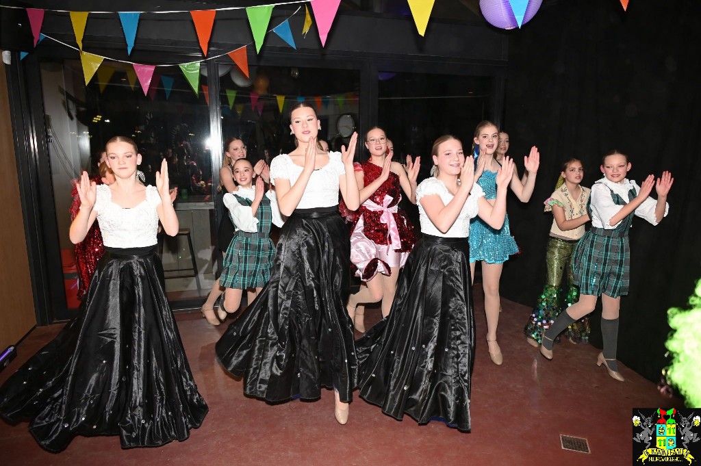 ../Images/Jeugddisco Glow in the Dark 078.jpg